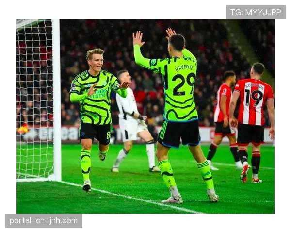 “战术板：解析阿森纳赖斯、厄德高、哈弗茨组成的新压迫三角”